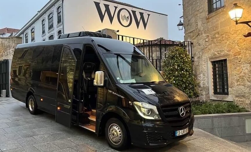 OportoBus chauffeured Mercedes ready for departure